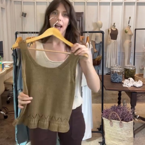 Neuflora Abbey top NWT - Picture 9 of 10